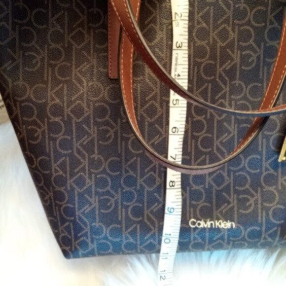 Calvin Klein Monogram Reversible Brown Tote Bag & Zip Pouch Set 18" x 11.5" x 5" - Picture 7 of 17
